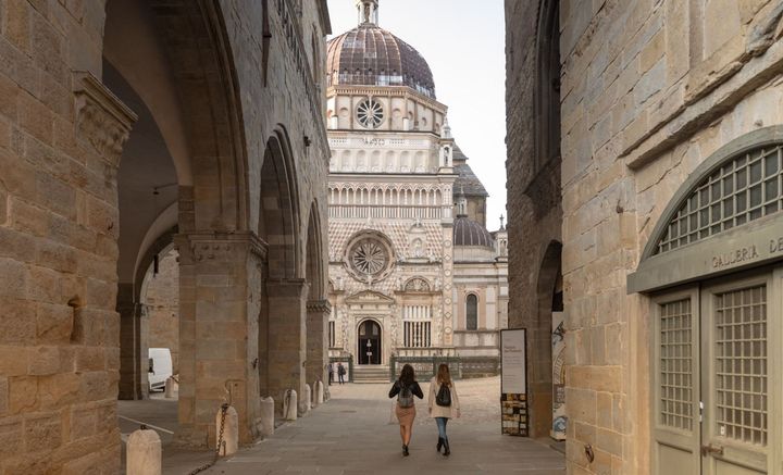 Historical City Walks Explained: Basics, Knowledge, and Helpful Details