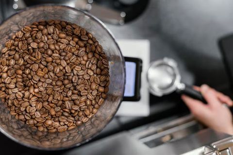 Guide to Coffee Roasting Machines: Technology, Process, and Industry Overview